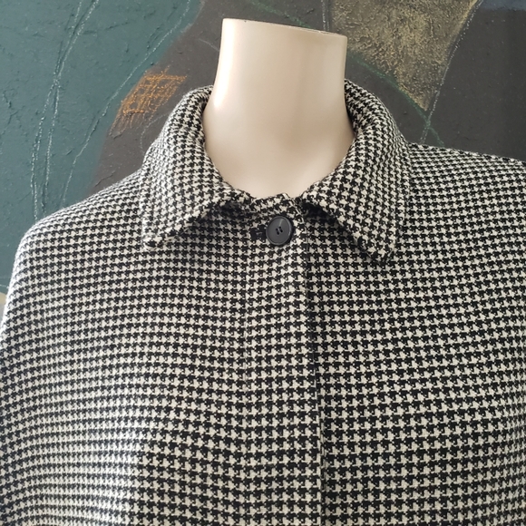 Jones New York | Knee-length Cape with Front Closure - Picture 3 of 9